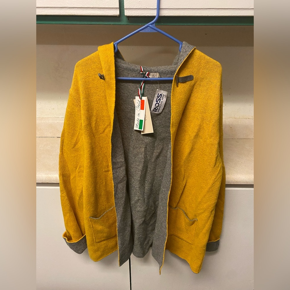 Aida made in italy yellow/gold cardigan/ hoodie Sz L NWT